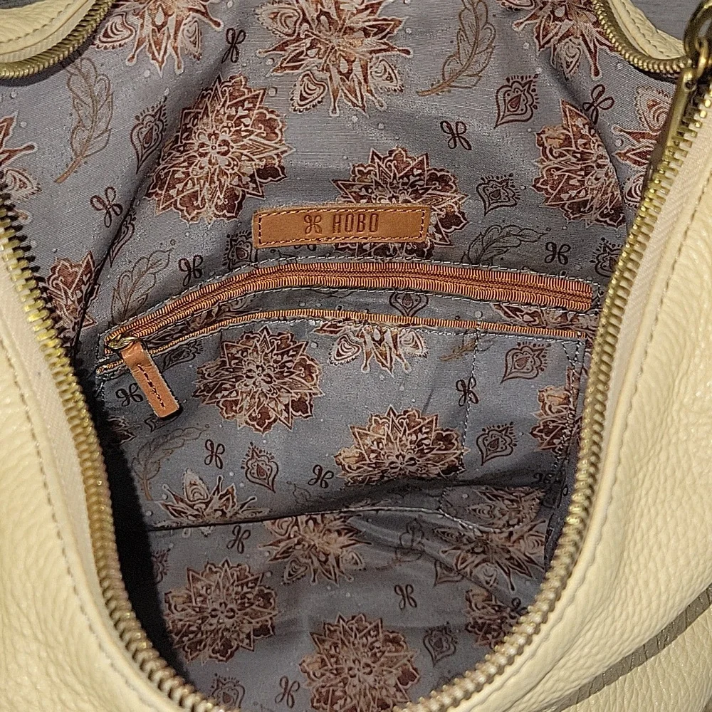 Hobo Cream Pebble Leather Hobo Shoulder Bag